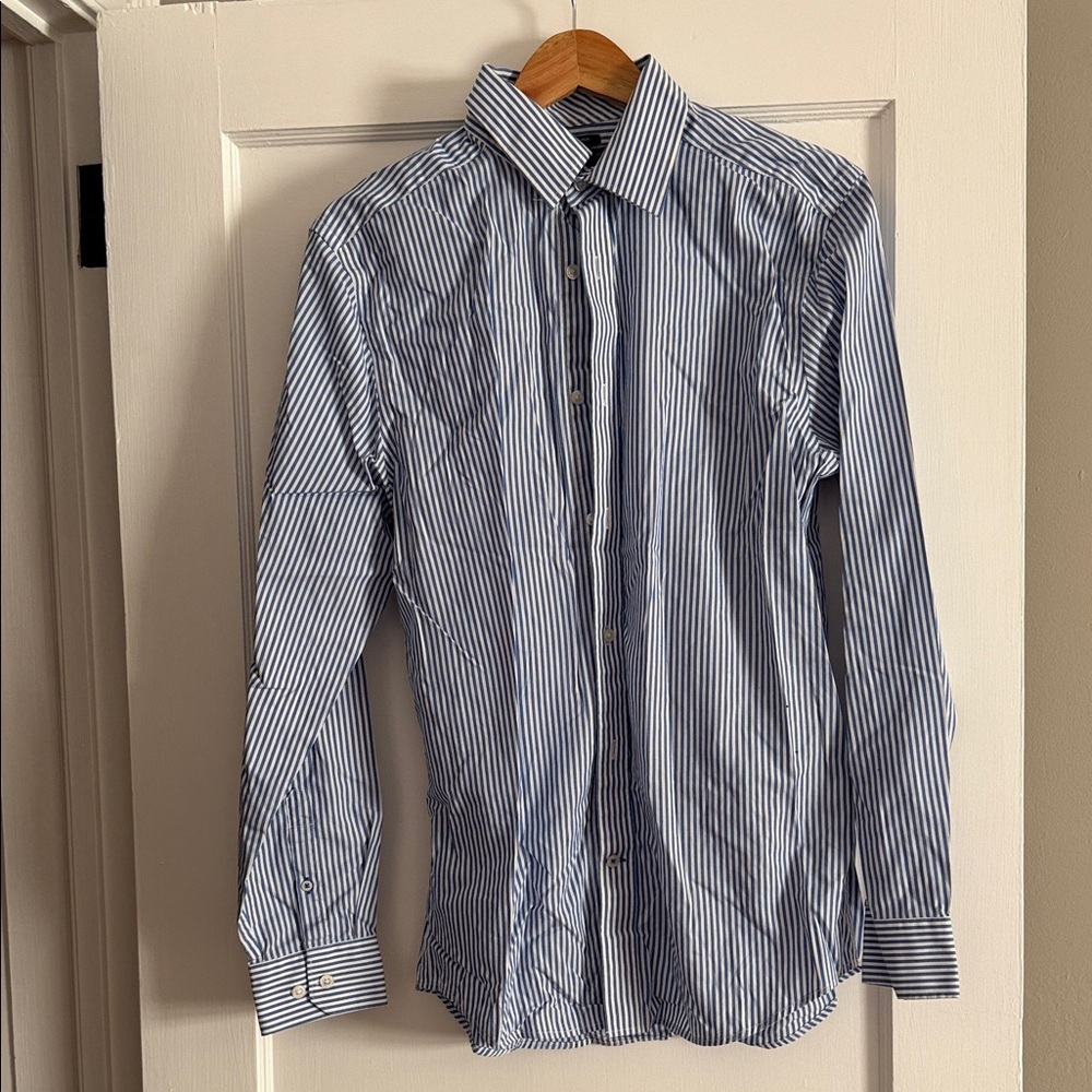 Gap Men's Blue Striped Shirt Size M